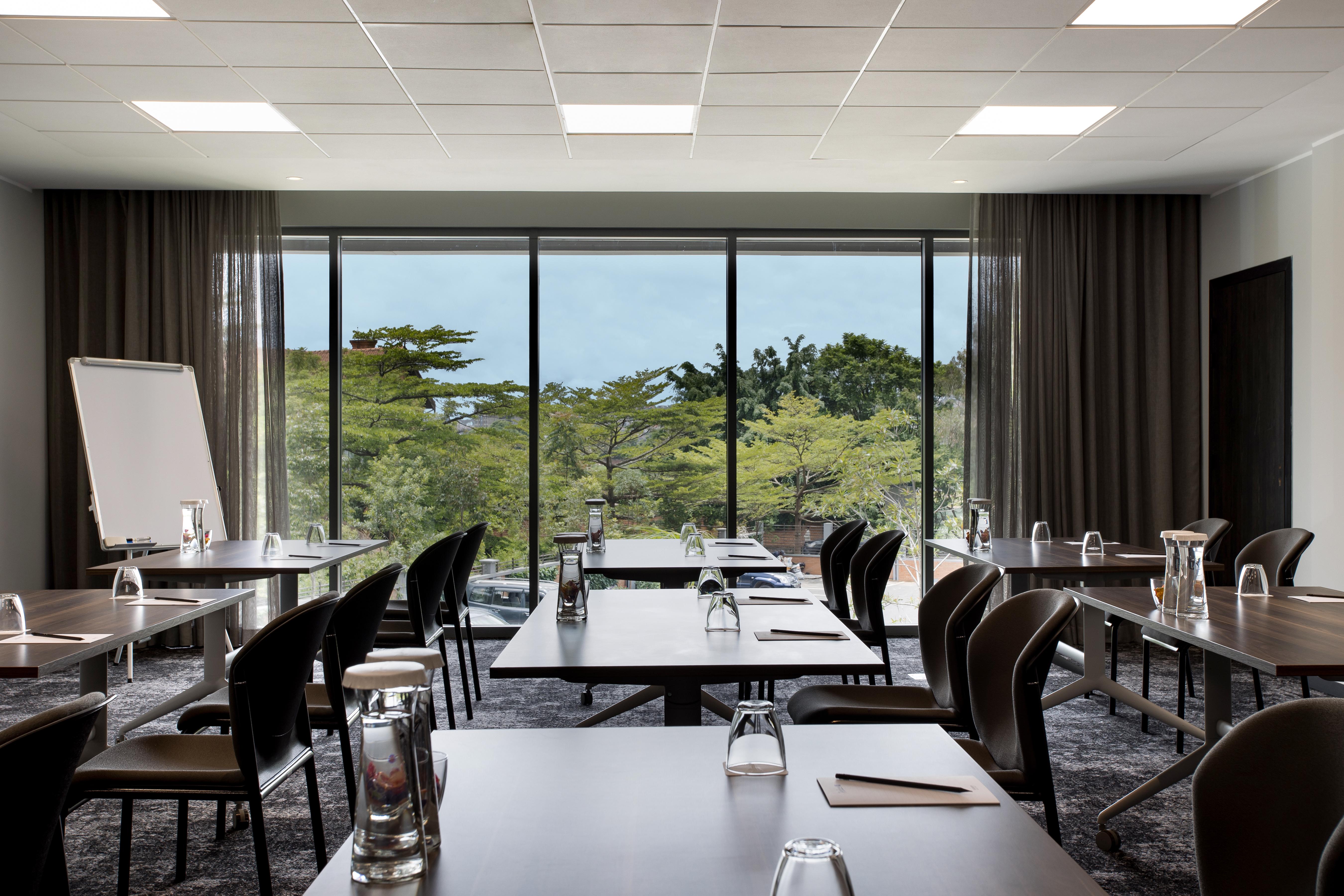 Radisson Serviced Apartments Antananarivo City Centre Exterior photo